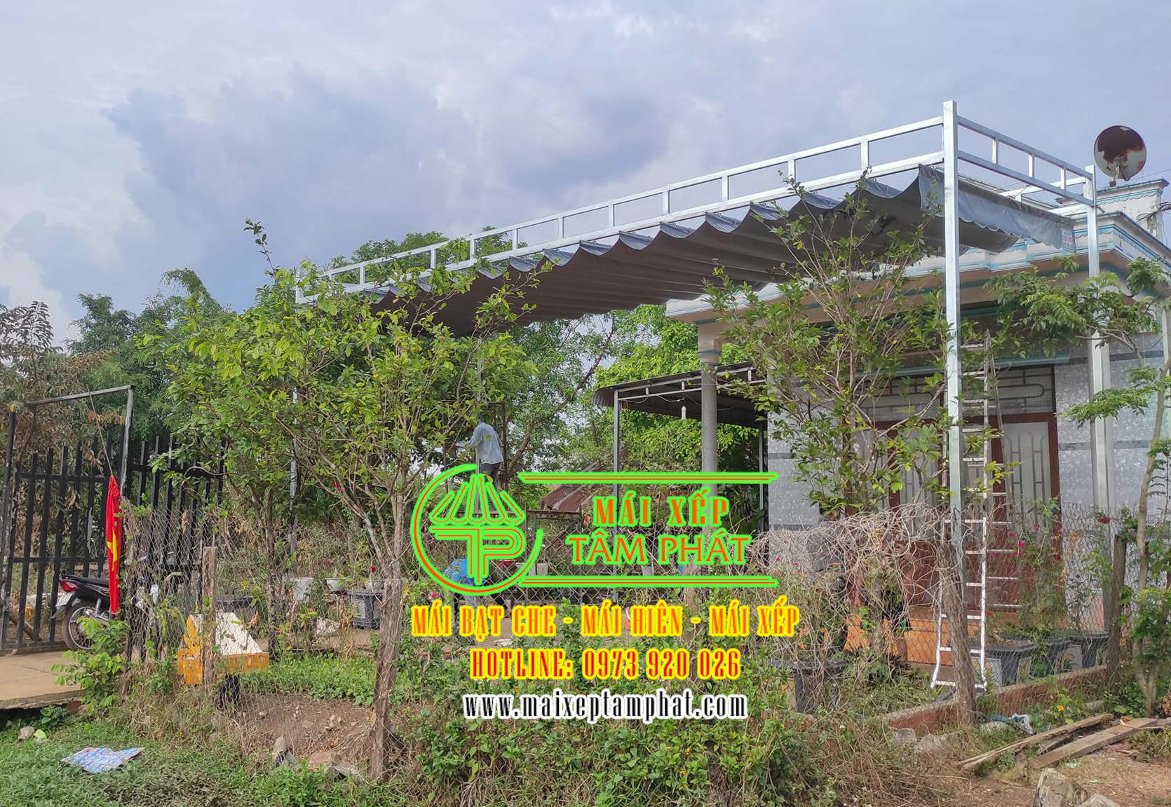 Lắp đặt mái xếp lượn sóng, mái bạt kéo che nắng mưa giá rẻ