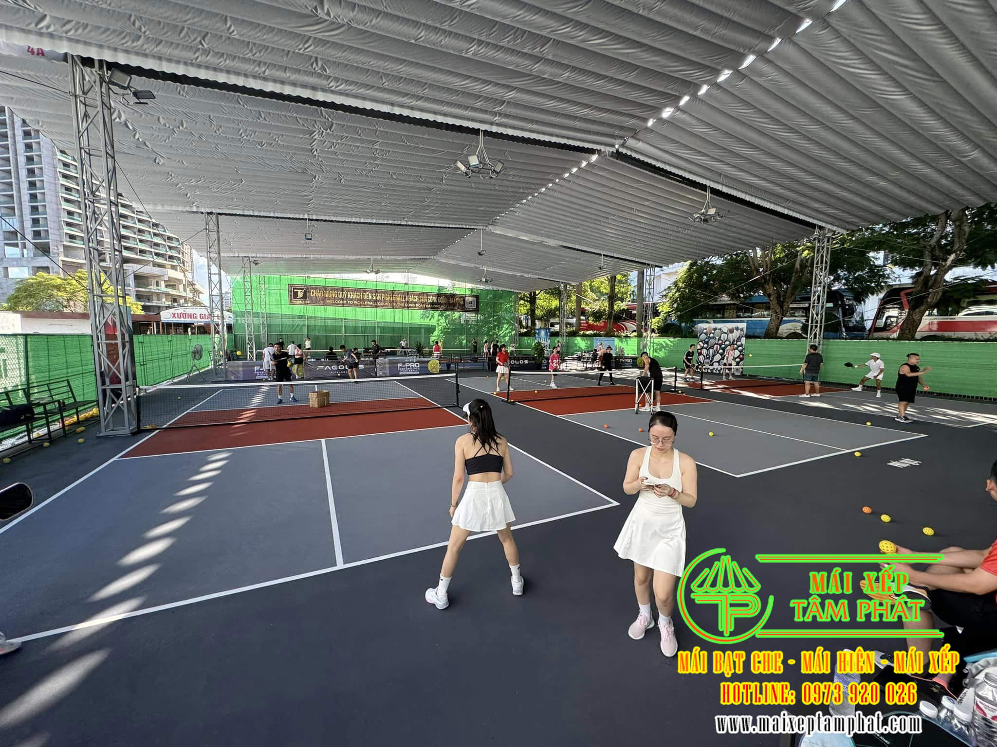Mái che bạt kéo sân Pickleball TPHCM giá rẻ 2 mai che san pickleball 15 Mái che bạt kéo sân Pickleball TPHCM giá rẻ