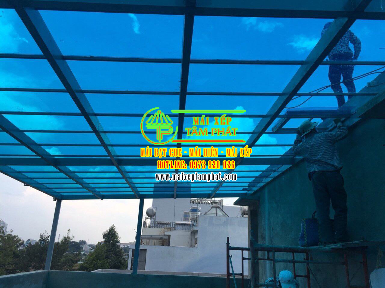 Thi Công Mái Che Các Loại: mái bạt xếp, mái tôn, mái poly lấy sáng 3 Thi công Mái che sân thượng bằng nhựa Polycarbonate