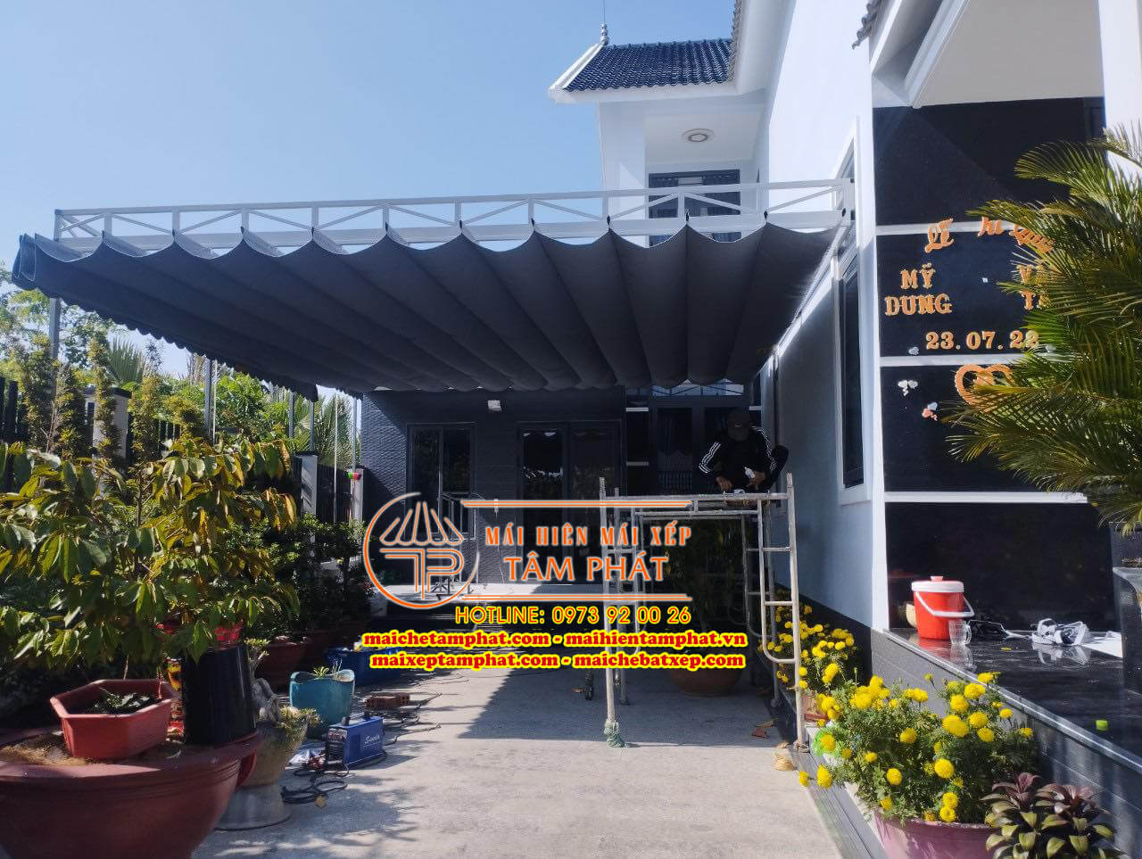 Lắp đặt mái bạt che di động cho hiên nhà, sân trước nhà