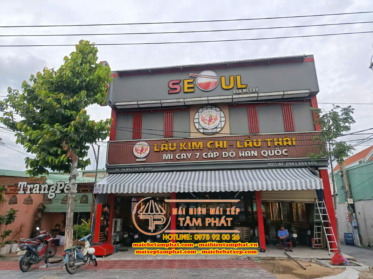 Lắp đặt mái bạt che di động quay tay giá rẻ