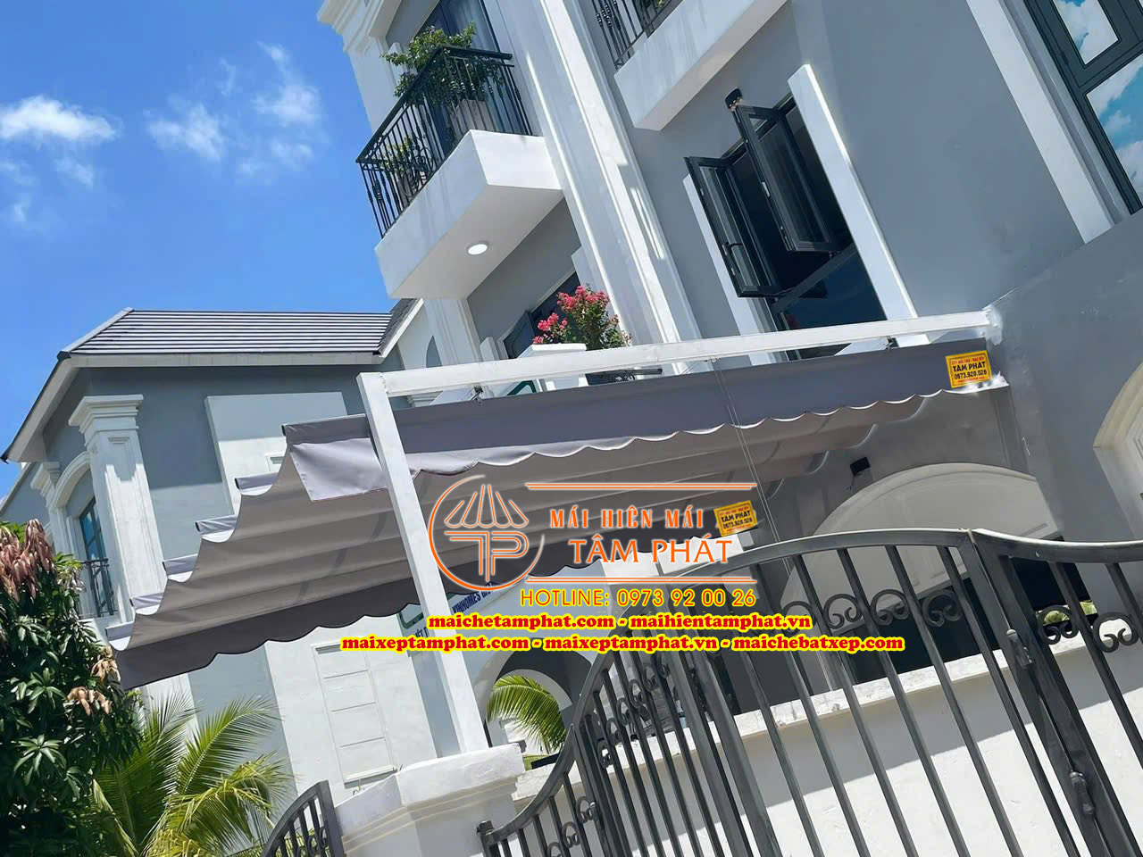 Mái hiên quận 12 dạng bạt xếp lượn sóng